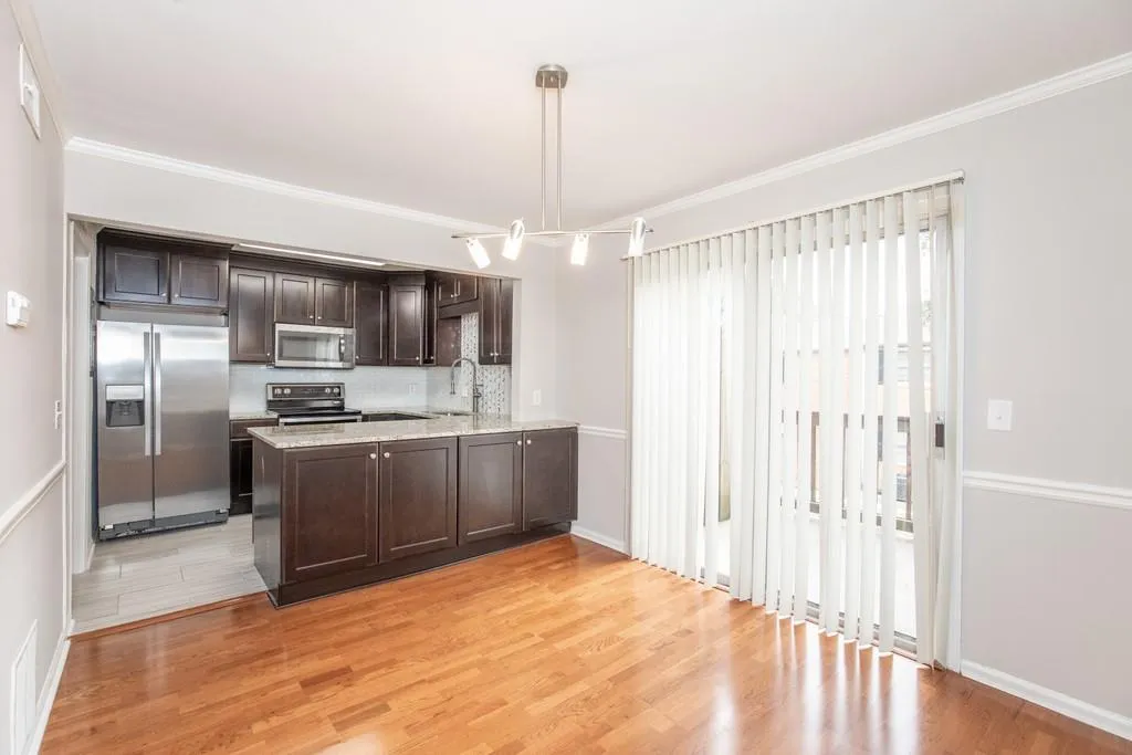 6520 Roswell Road Ne Unit 27, Atlanta, Georgia 30328, 2 Bedrooms Bedrooms, ,1 BathroomBathrooms,Residential,Sold,6520 Roswell Road Ne Unit 27,6793625