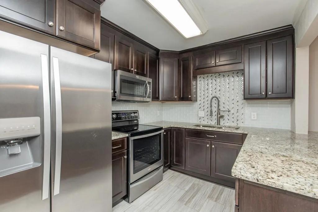 6520 Roswell Road Ne Unit 27, Atlanta, Georgia 30328, 2 Bedrooms Bedrooms, ,1 BathroomBathrooms,Residential,Sold,6520 Roswell Road Ne Unit 27,6793625
