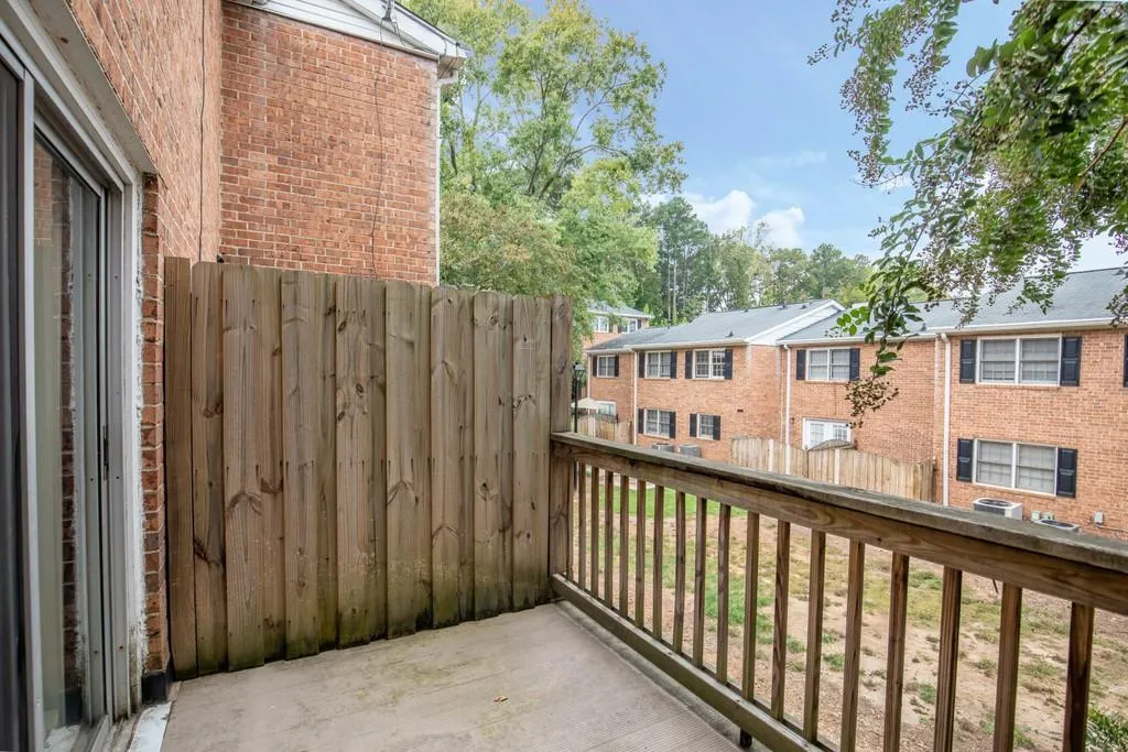 6520 Roswell Road Ne Unit 27, Atlanta, Georgia 30328, 2 Bedrooms Bedrooms, ,1 BathroomBathrooms,Residential,Sold,6520 Roswell Road Ne Unit 27,6793625