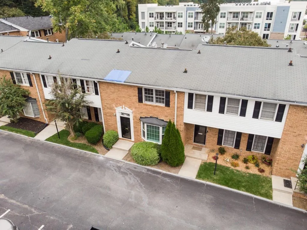 6520 Roswell Road Ne Unit 27, Atlanta, Georgia 30328, 2 Bedrooms Bedrooms, ,1 BathroomBathrooms,Residential,Sold,6520 Roswell Road Ne Unit 27,6793625