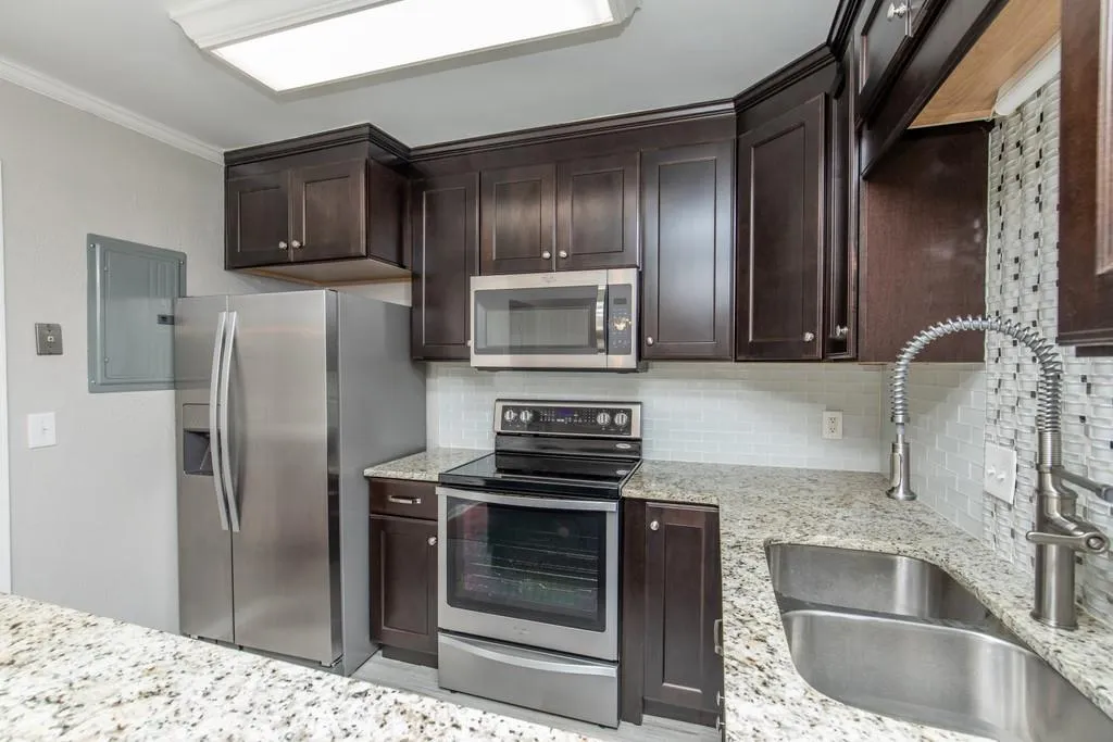 6520 Roswell Road Ne Unit 27, Atlanta, Georgia 30328, 2 Bedrooms Bedrooms, ,1 BathroomBathrooms,Residential,Sold,6520 Roswell Road Ne Unit 27,6793625