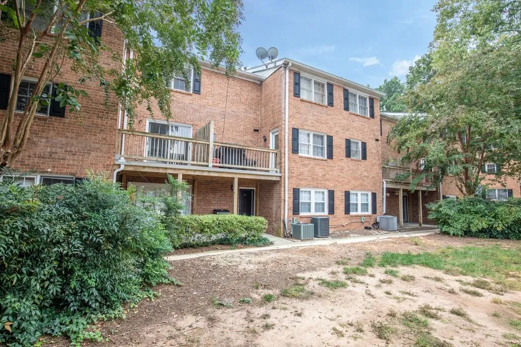 6520 Roswell Road Ne Unit 27, Atlanta, Georgia 30328, 2 Bedrooms Bedrooms, ,1 BathroomBathrooms,Residential,Sold,6520 Roswell Road Ne Unit 27,6793625