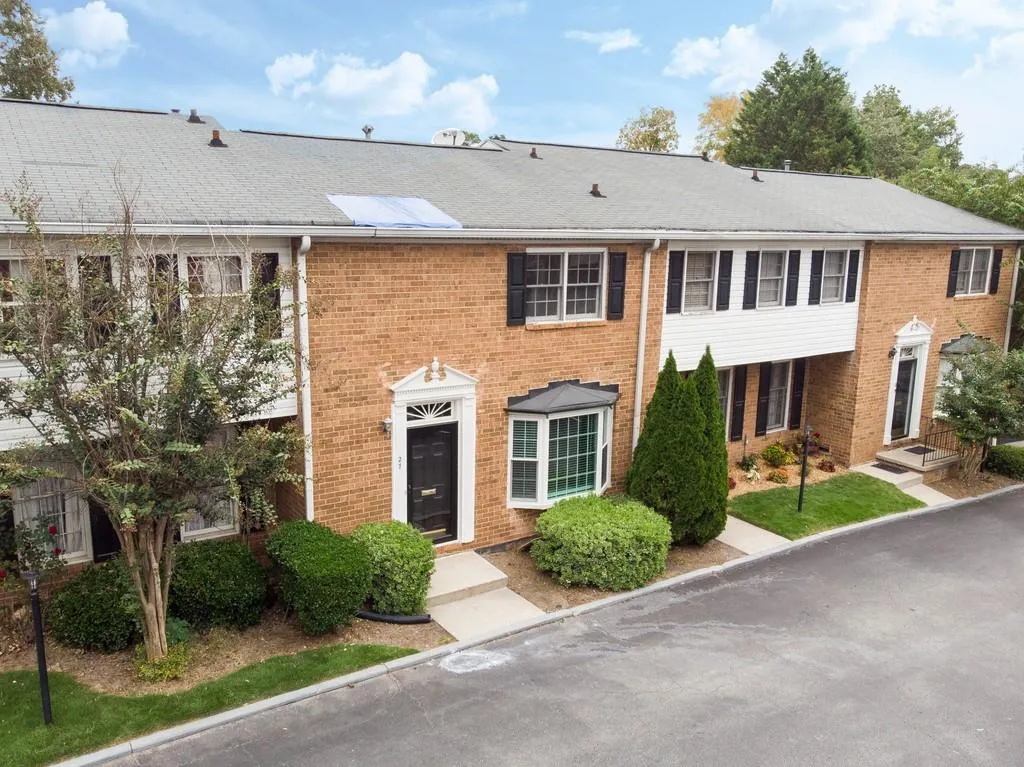 6520 Roswell Road Ne Unit 27, Atlanta, Georgia 30328, 2 Bedrooms Bedrooms, ,1 BathroomBathrooms,Residential,Sold,6520 Roswell Road Ne Unit 27,6793625