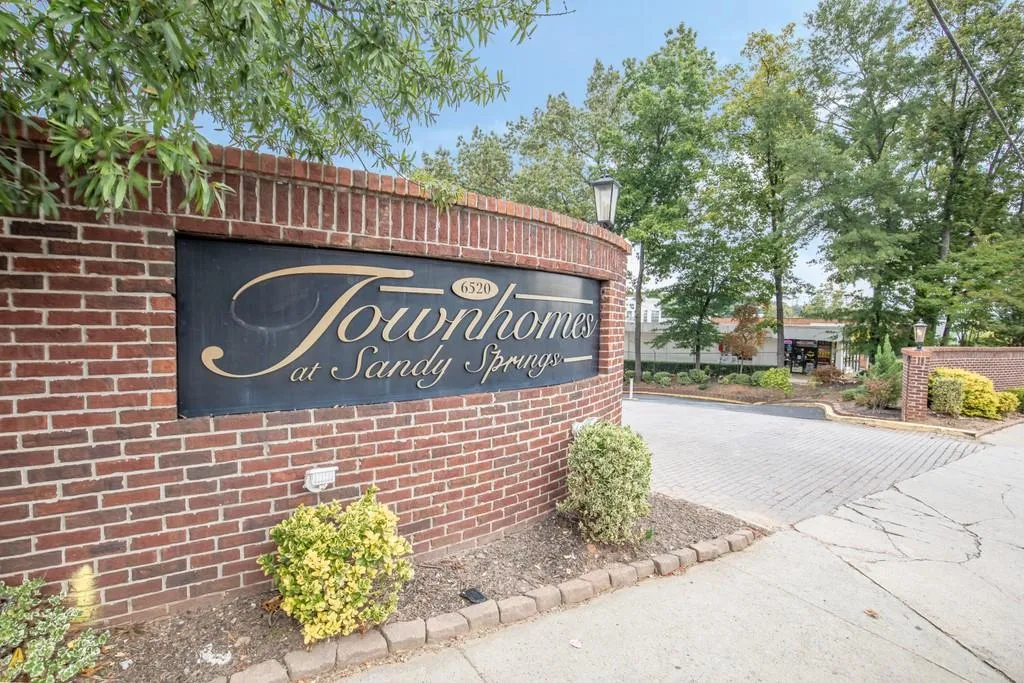 6520 Roswell Road Ne Unit 27, Atlanta, Georgia 30328, 2 Bedrooms Bedrooms, ,1 BathroomBathrooms,Residential,Sold,6520 Roswell Road Ne Unit 27,6793625