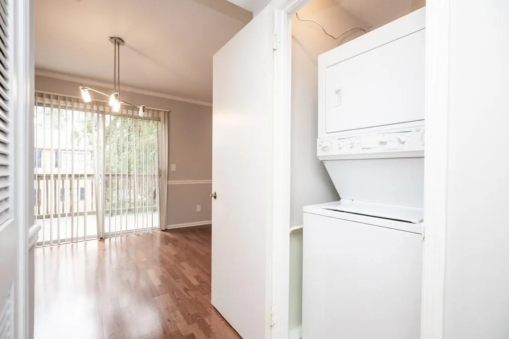 6520 Roswell Road Ne Unit 27, Atlanta, Georgia 30328, 2 Bedrooms Bedrooms, ,1 BathroomBathrooms,Residential,Sold,6520 Roswell Road Ne Unit 27,6793625