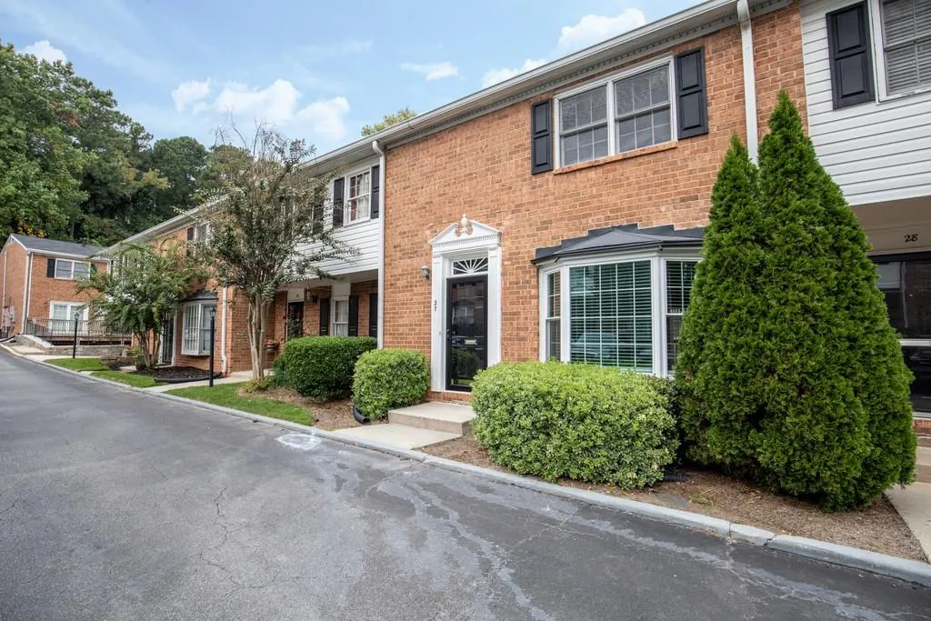 6520 Roswell Road Ne Unit 27, Atlanta, Georgia 30328, 2 Bedrooms Bedrooms, ,1 BathroomBathrooms,Residential,Sold,6520 Roswell Road Ne Unit 27,6793625