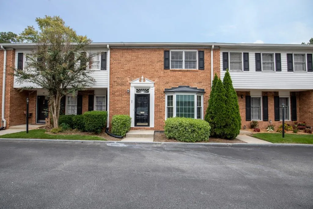6520 Roswell Road Ne Unit 27, Atlanta, Georgia 30328, 2 Bedrooms Bedrooms, ,1 BathroomBathrooms,Residential,Sold,6520 Roswell Road Ne Unit 27,6793625