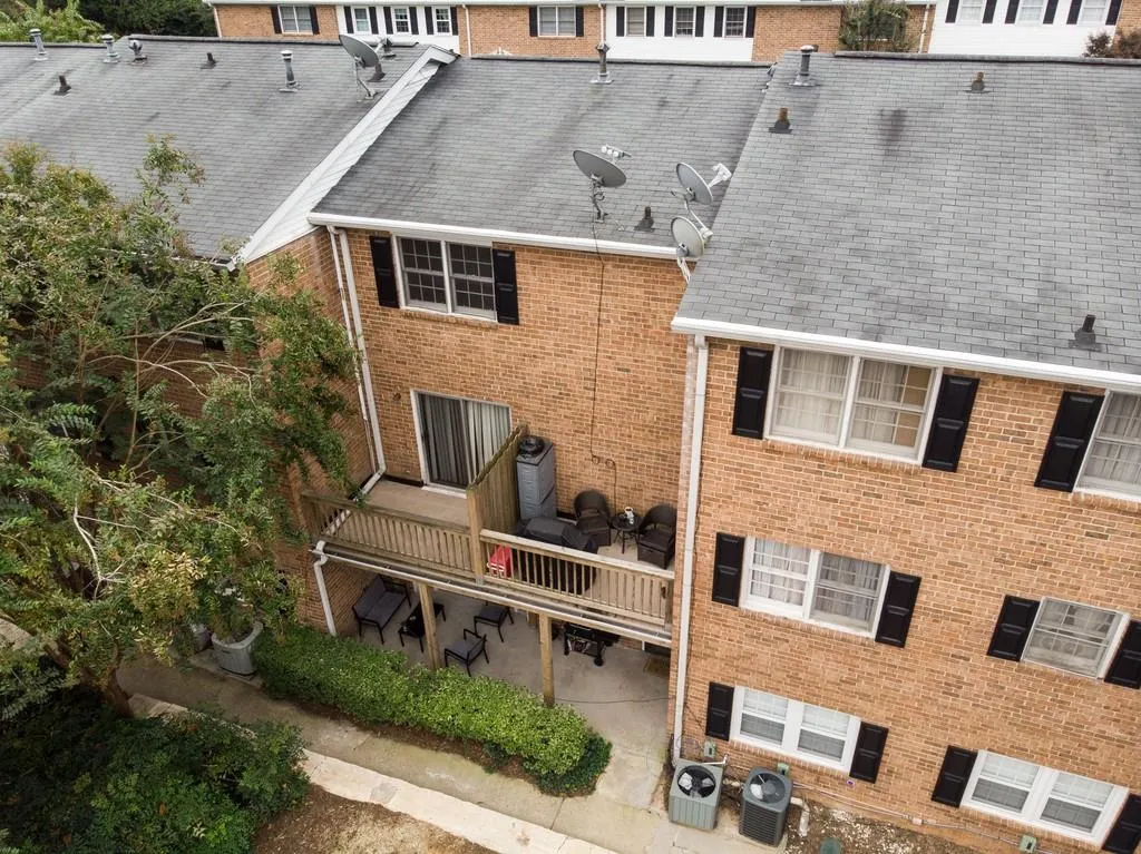 6520 Roswell Road Ne Unit 27, Atlanta, Georgia 30328, 2 Bedrooms Bedrooms, ,1 BathroomBathrooms,Residential,Sold,6520 Roswell Road Ne Unit 27,6793625