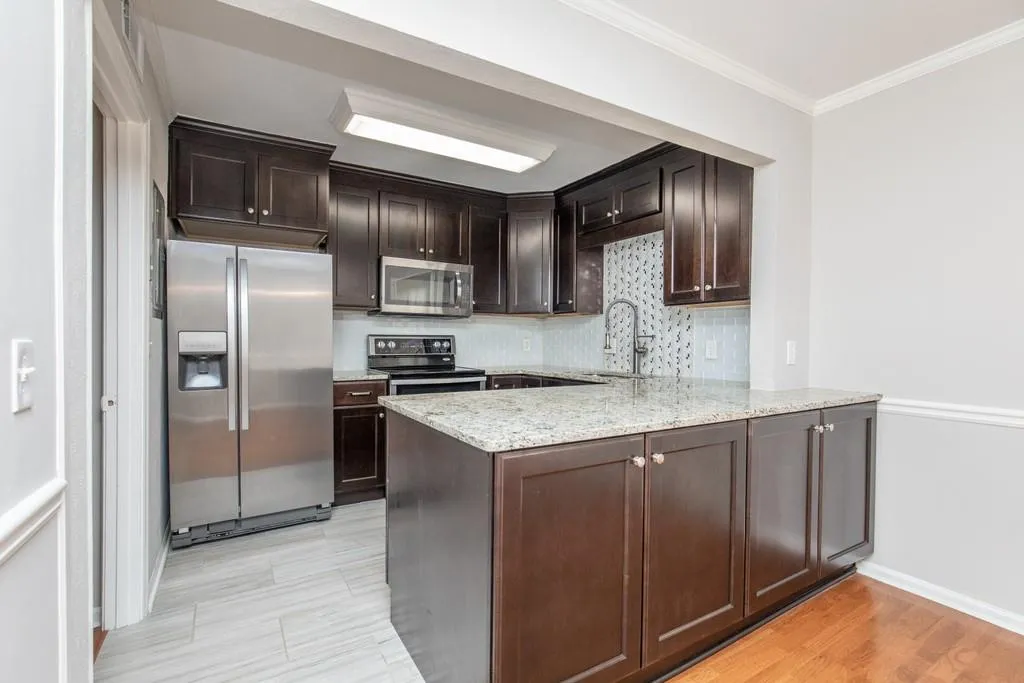6520 Roswell Road Ne Unit 27, Atlanta, Georgia 30328, 2 Bedrooms Bedrooms, ,1 BathroomBathrooms,Residential,Sold,6520 Roswell Road Ne Unit 27,6793625