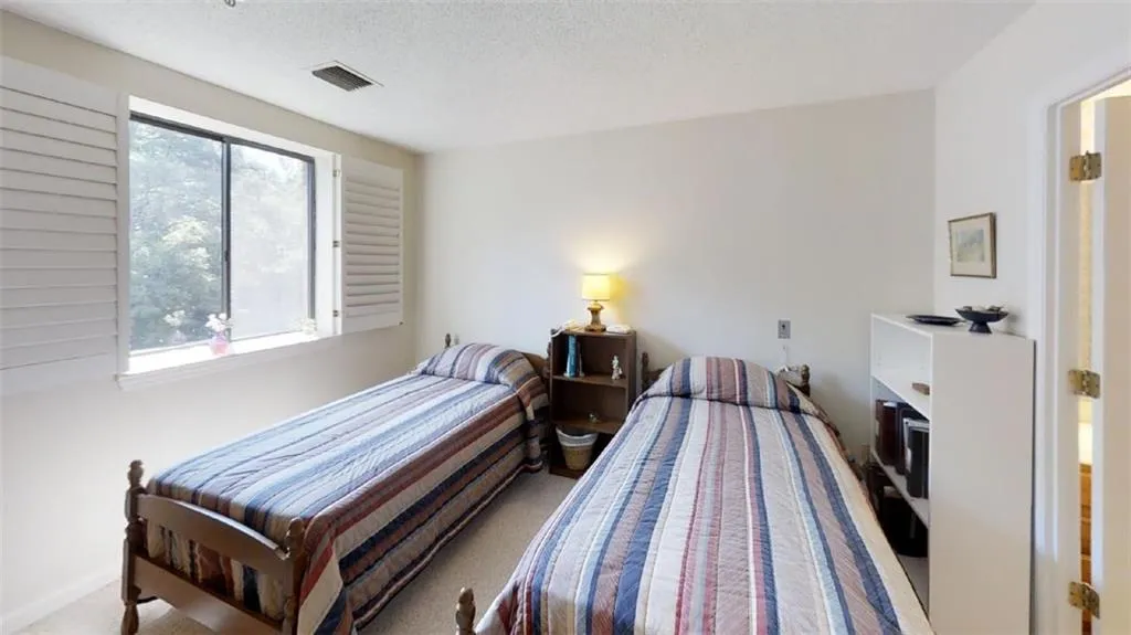 300 Johnson Ferry Road Ne Unit A403, Sandy Springs, Georgia 30328, 2 Bedrooms Bedrooms, ,2 BathroomsBathrooms,Residential,Sold,300 Johnson Ferry Road Ne Unit A403,6046388
