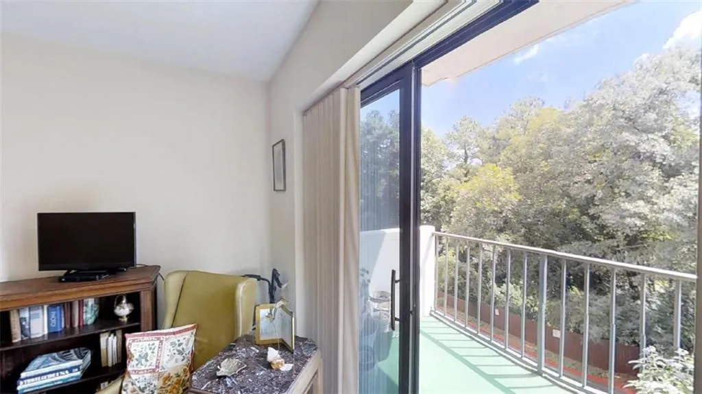 300 Johnson Ferry Road Ne Unit A403, Sandy Springs, Georgia 30328, 2 Bedrooms Bedrooms, ,2 BathroomsBathrooms,Residential,Sold,300 Johnson Ferry Road Ne Unit A403,6046388