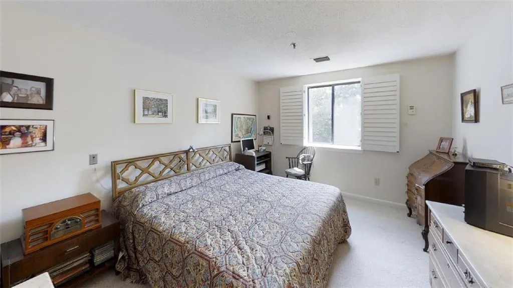 300 Johnson Ferry Road Ne Unit A403, Sandy Springs, Georgia 30328, 2 Bedrooms Bedrooms, ,2 BathroomsBathrooms,Residential,Sold,300 Johnson Ferry Road Ne Unit A403,6046388