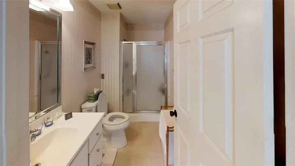 300 Johnson Ferry Road Ne Unit A403, Sandy Springs, Georgia 30328, 2 Bedrooms Bedrooms, ,2 BathroomsBathrooms,Residential,Sold,300 Johnson Ferry Road Ne Unit A403,6046388