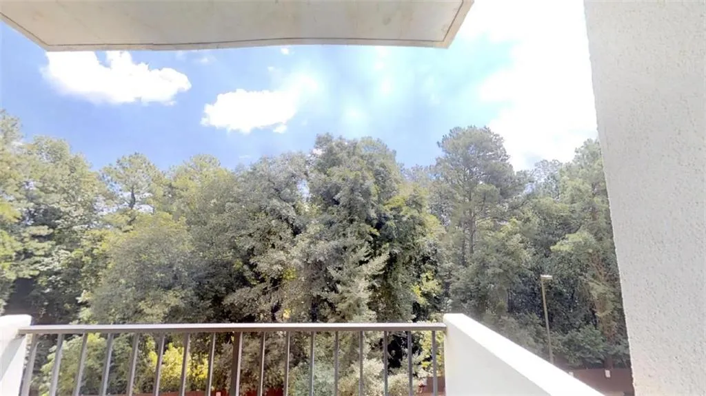 300 Johnson Ferry Road Ne Unit A403, Sandy Springs, Georgia 30328, 2 Bedrooms Bedrooms, ,2 BathroomsBathrooms,Residential,Sold,300 Johnson Ferry Road Ne Unit A403,6046388