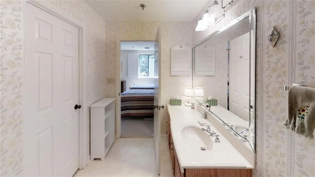 300 Johnson Ferry Road Ne Unit A403, Sandy Springs, Georgia 30328, 2 Bedrooms Bedrooms, ,2 BathroomsBathrooms,Residential,Sold,300 Johnson Ferry Road Ne Unit A403,6046388