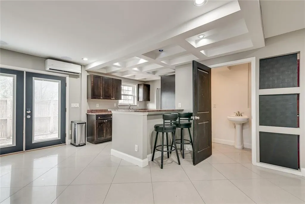 6907 Park Avenue, Atlanta, Georgia 30342, 2 Bedrooms Bedrooms, ,2 BathroomsBathrooms,Residential,Sold,6907 Park Avenue,6994723