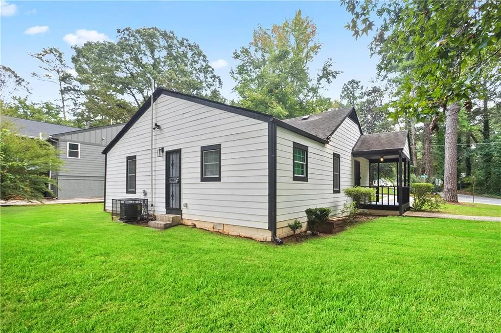 2097 Baker Road Nw, Atlanta, Georgia 30318, 3 Bedrooms Bedrooms, ,1 BathroomBathrooms,Residential,For Sale,2097 Baker Road Nw,7644963