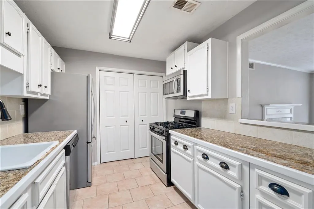 1205 Vicksburg Place, Sandy Springs, Georgia 30350, 2 Bedrooms Bedrooms, ,2 BathroomsBathrooms,Residential,Sold,1205 Vicksburg Place,7083367