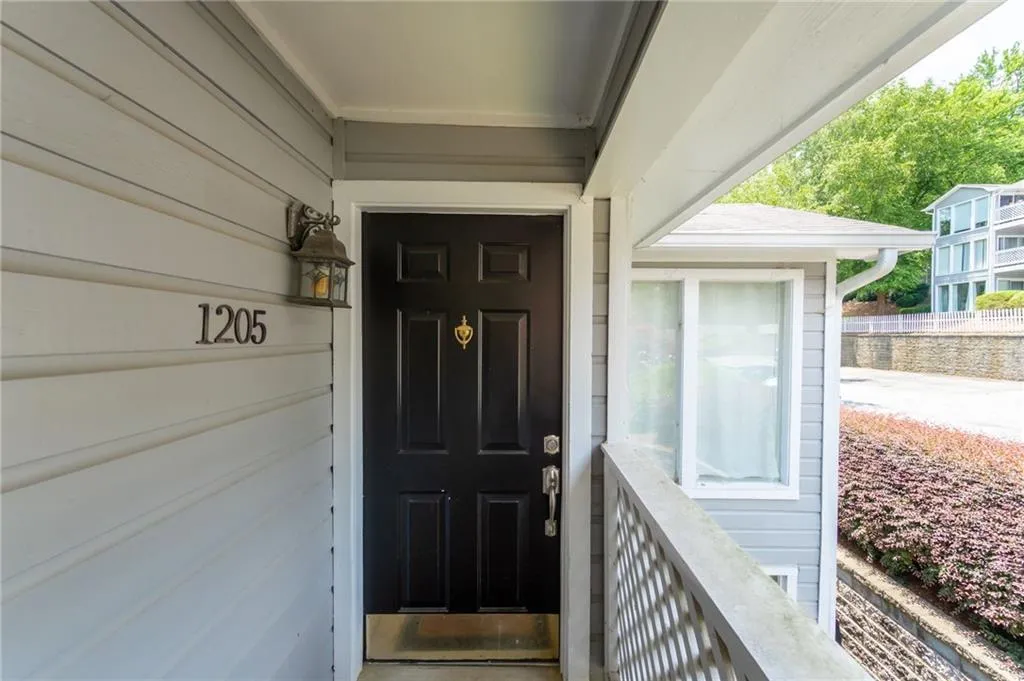 1205 Vicksburg Place, Sandy Springs, Georgia 30350, 2 Bedrooms Bedrooms, ,2 BathroomsBathrooms,Residential,Sold,1205 Vicksburg Place,7083367