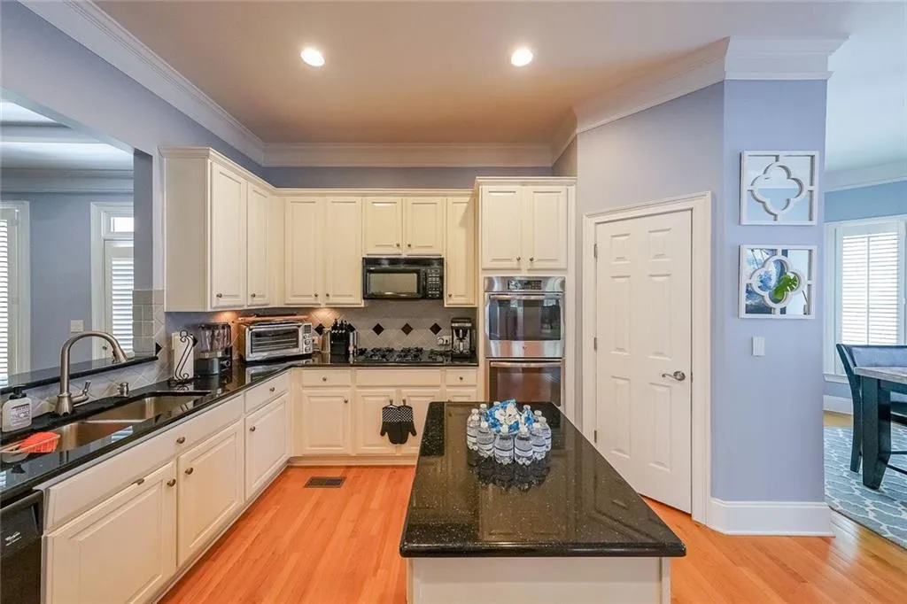 100 Wembley Court, Atlanta, Georgia 30328, 5 Bedrooms Bedrooms, ,4 BathroomsBathrooms,Residential,For Sale,100 Wembley Court,7413917