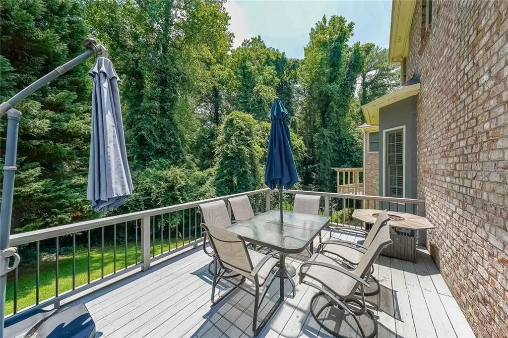100 Wembley Court, Atlanta, Georgia 30328, 5 Bedrooms Bedrooms, ,4 BathroomsBathrooms,Residential,For Sale,100 Wembley Court,7413917