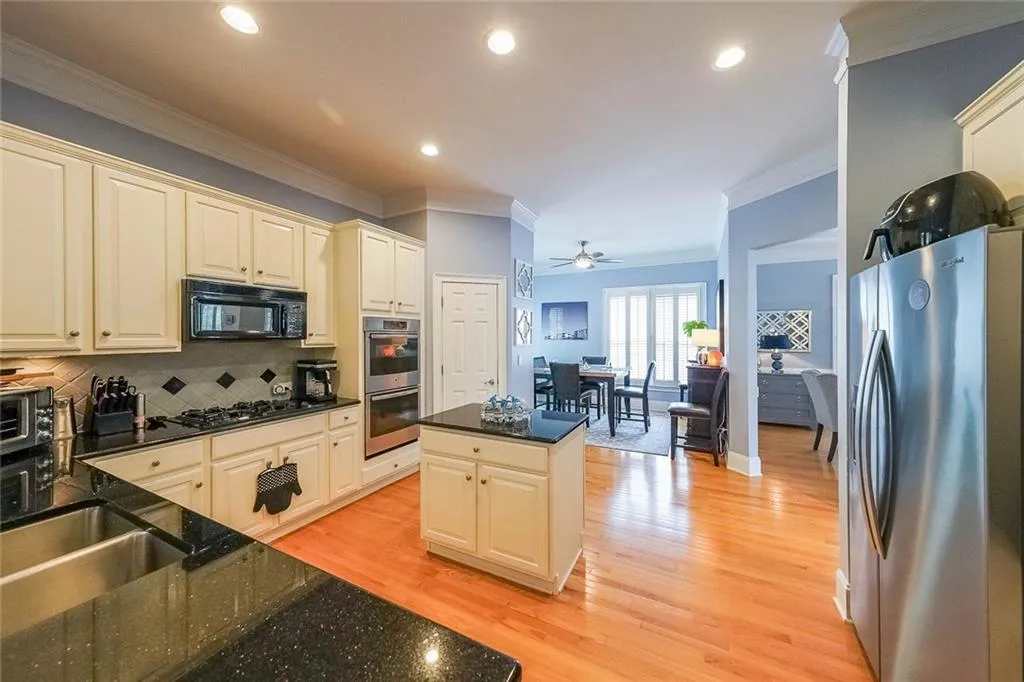 100 Wembley Court, Atlanta, Georgia 30328, 5 Bedrooms Bedrooms, ,4 BathroomsBathrooms,Residential,For Sale,100 Wembley Court,7413917