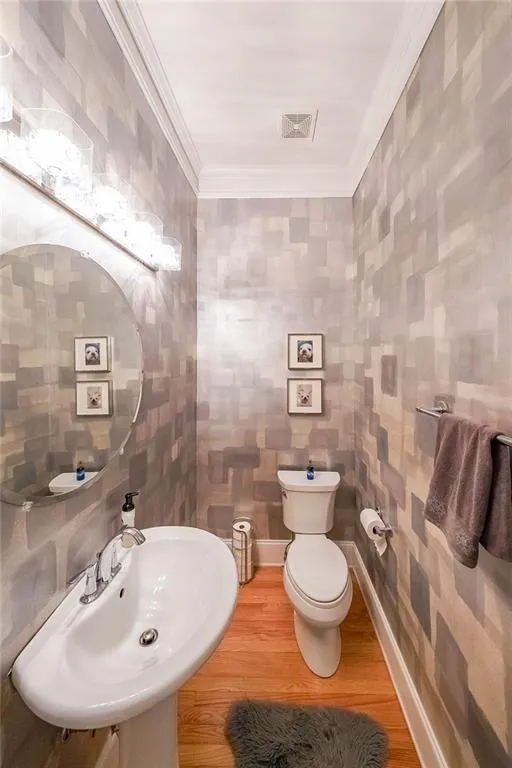 100 Wembley Court, Atlanta, Georgia 30328, 5 Bedrooms Bedrooms, ,4 BathroomsBathrooms,Residential,For Sale,100 Wembley Court,7413917