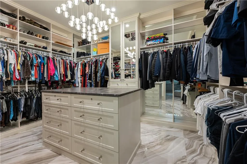 1090 Kingston Drive, Sandy Springs, Georgia 30342, 6 Bedrooms Bedrooms, ,6 BathroomsBathrooms,Residential,Sold,1090 Kingston Drive,7145530 1090 Kingston Drive, Sandy Springs, Georgia 30342, 6 Bedrooms Bedrooms, ,6 BathroomsBathrooms,Residential,Sold,1090 Kingston Drive,7145530