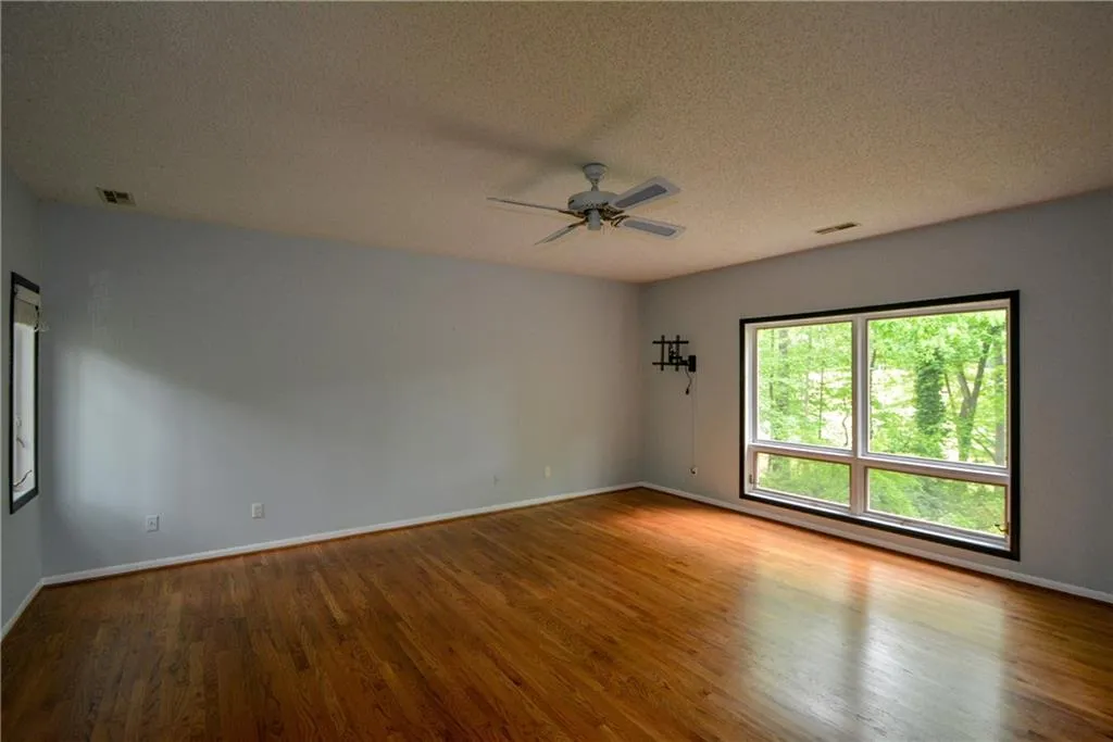 9870 Huntcliff Trace, Sandy Springs, Georgia 30350, 4 Bedrooms Bedrooms, ,3 BathroomsBathrooms,Residential,Sold,9870 Huntcliff Trace,6543194