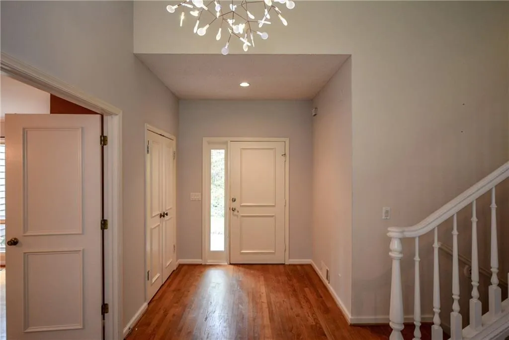 9870 Huntcliff Trace, Sandy Springs, Georgia 30350, 4 Bedrooms Bedrooms, ,3 BathroomsBathrooms,Residential,Sold,9870 Huntcliff Trace,6543194