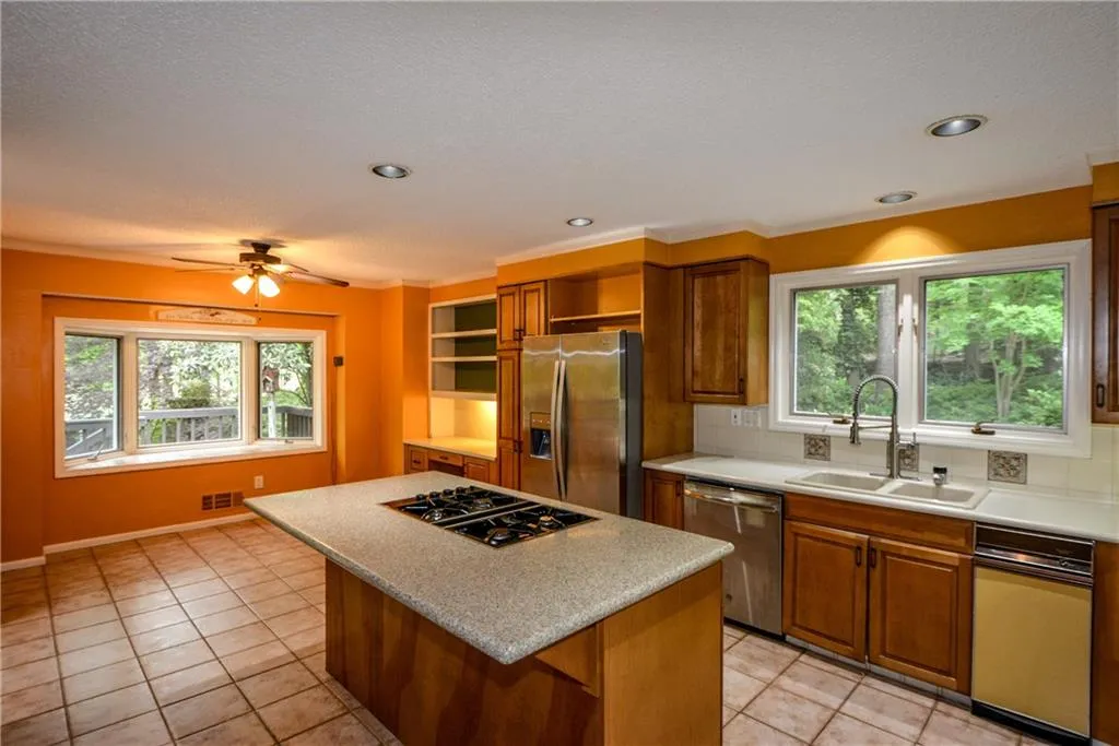 9870 Huntcliff Trace, Sandy Springs, Georgia 30350, 4 Bedrooms Bedrooms, ,3 BathroomsBathrooms,Residential,Sold,9870 Huntcliff Trace,6543194