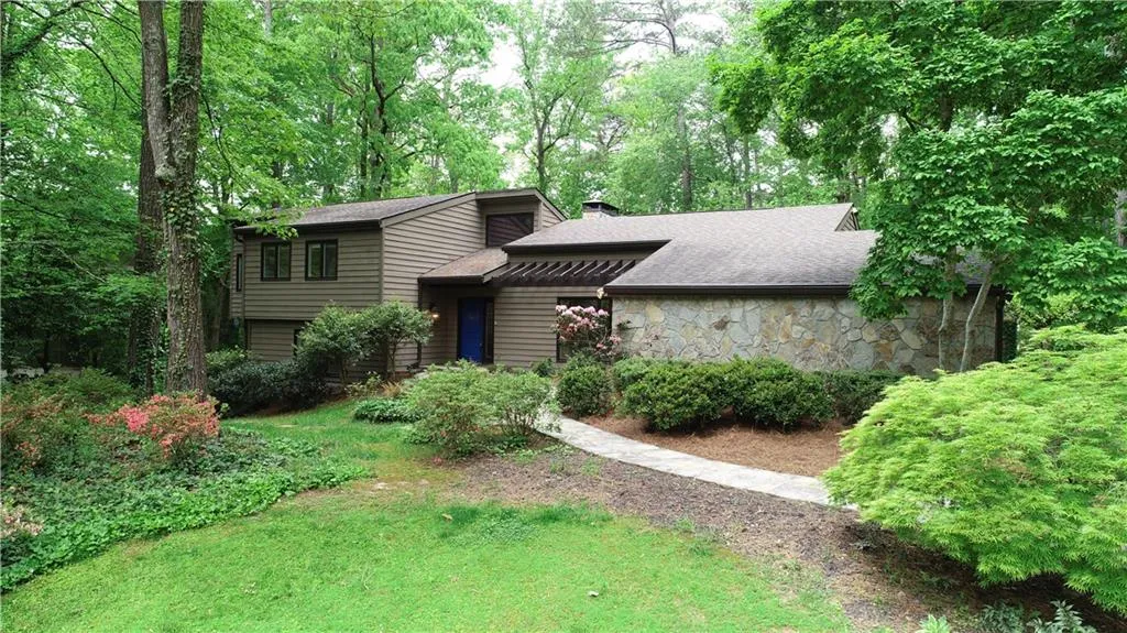 9870 Huntcliff Trace, Sandy Springs, Georgia 30350, 4 Bedrooms Bedrooms, ,3 BathroomsBathrooms,Residential,Sold,9870 Huntcliff Trace,6543194