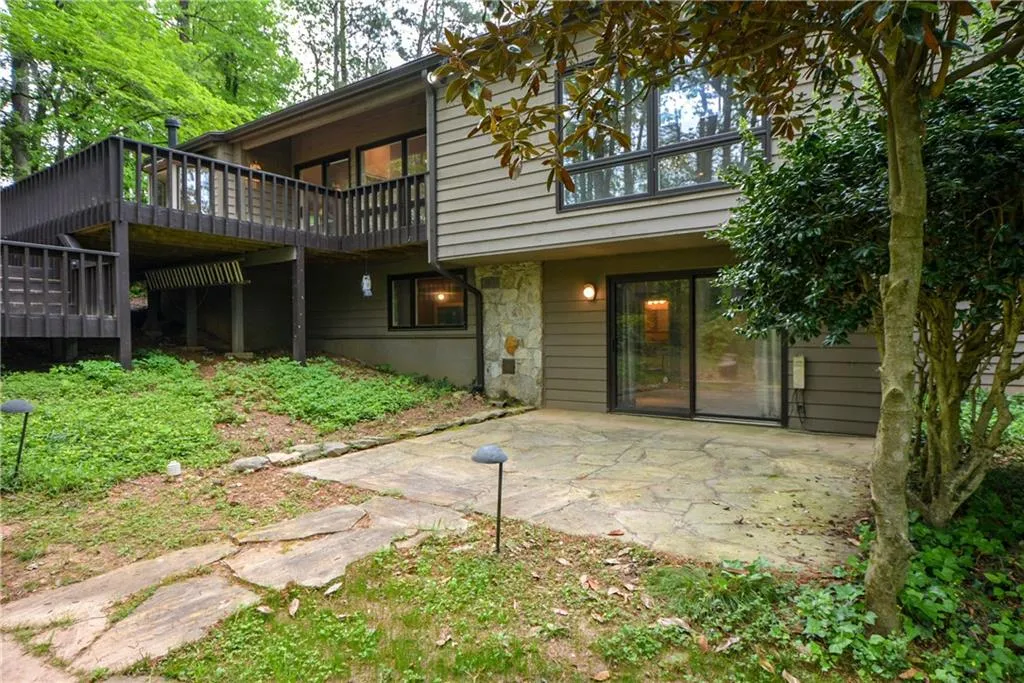 9870 Huntcliff Trace, Sandy Springs, Georgia 30350, 4 Bedrooms Bedrooms, ,3 BathroomsBathrooms,Residential,Sold,9870 Huntcliff Trace,6543194