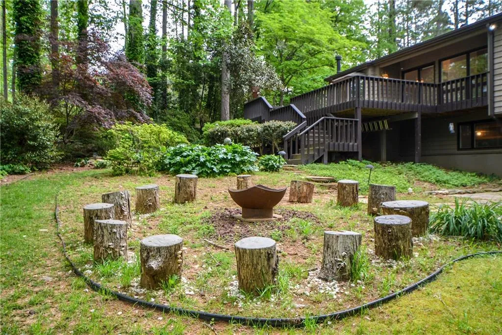 9870 Huntcliff Trace, Sandy Springs, Georgia 30350, 4 Bedrooms Bedrooms, ,3 BathroomsBathrooms,Residential,Sold,9870 Huntcliff Trace,6543194