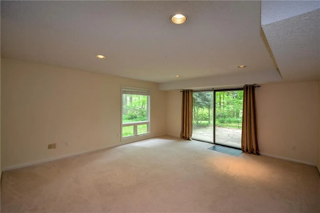 9870 Huntcliff Trace, Sandy Springs, Georgia 30350, 4 Bedrooms Bedrooms, ,3 BathroomsBathrooms,Residential,Sold,9870 Huntcliff Trace,6543194