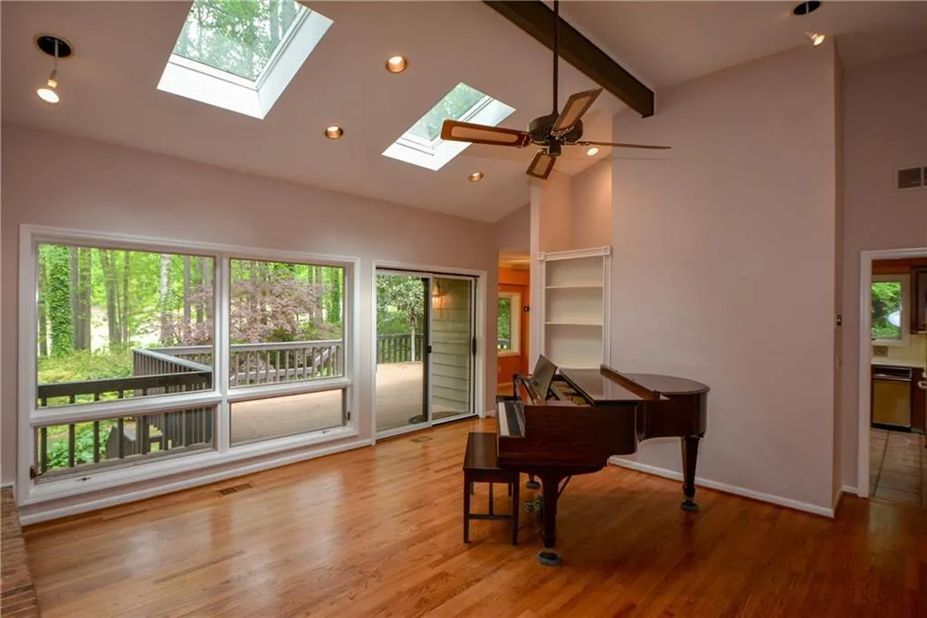 9870 Huntcliff Trace, Sandy Springs, Georgia 30350, 4 Bedrooms Bedrooms, ,3 BathroomsBathrooms,Residential,Sold,9870 Huntcliff Trace,6543194