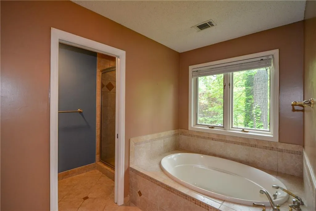 9870 Huntcliff Trace, Sandy Springs, Georgia 30350, 4 Bedrooms Bedrooms, ,3 BathroomsBathrooms,Residential,Sold,9870 Huntcliff Trace,6543194