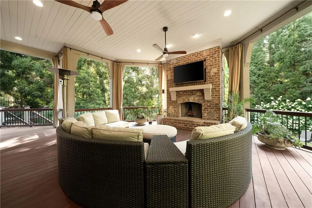 4136 N Stratford Road Ne, Atlanta, Georgia 30342, 6 Bedrooms Bedrooms, ,7 BathroomsBathrooms,Residential,For Sale,4136 N Stratford Road Ne,7627296