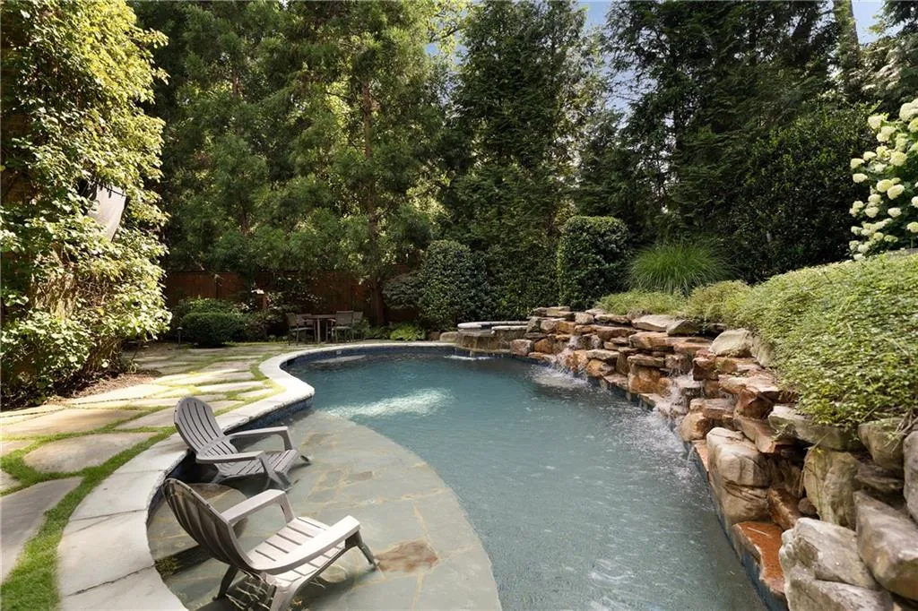 4136 N Stratford Road Ne, Atlanta, Georgia 30342, 6 Bedrooms Bedrooms, ,7 BathroomsBathrooms,Residential,For Sale,4136 N Stratford Road Ne,7627296