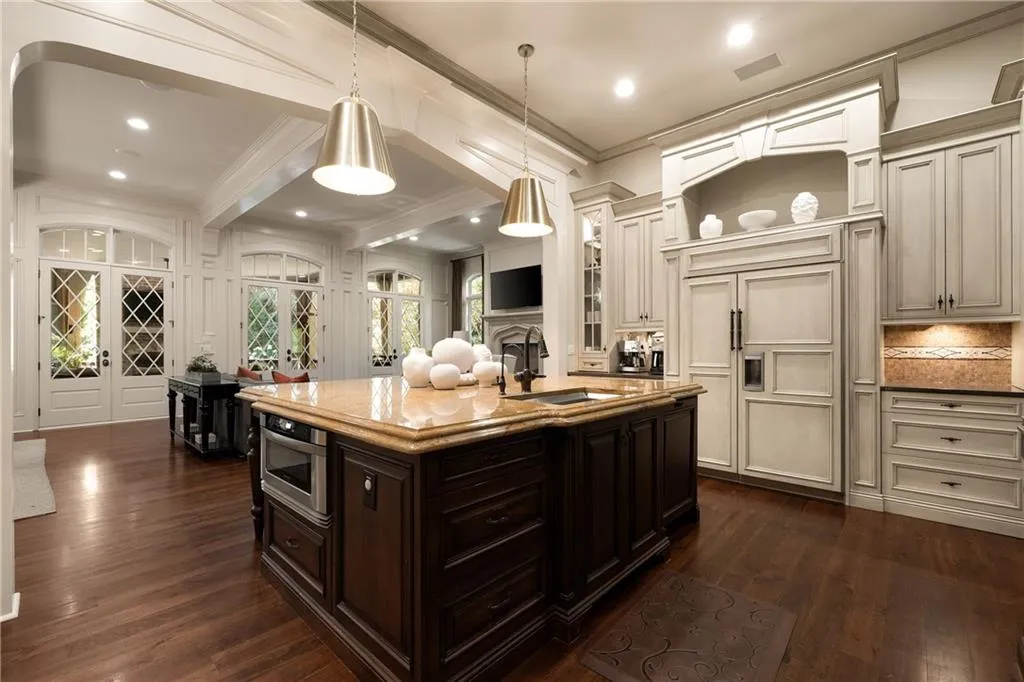 4136 N Stratford Road Ne, Atlanta, Georgia 30342, 6 Bedrooms Bedrooms, ,7 BathroomsBathrooms,Residential,For Sale,4136 N Stratford Road Ne,7627296