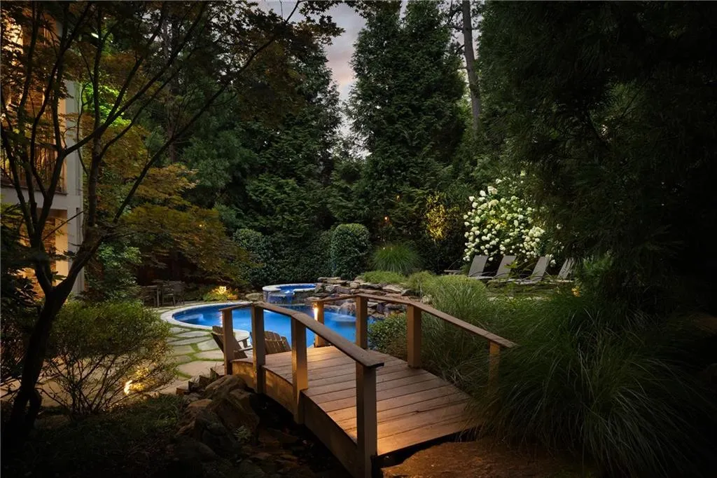 4136 N Stratford Road Ne, Atlanta, Georgia 30342, 6 Bedrooms Bedrooms, ,7 BathroomsBathrooms,Residential,For Sale,4136 N Stratford Road Ne,7627296