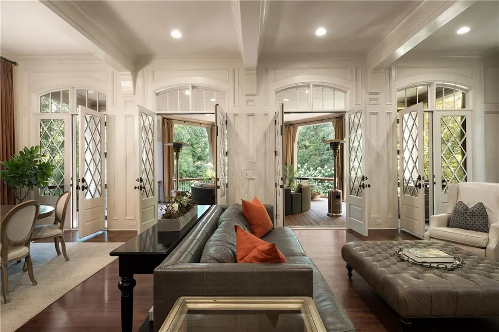 4136 N Stratford Road Ne, Atlanta, Georgia 30342, 6 Bedrooms Bedrooms, ,7 BathroomsBathrooms,Residential,For Sale,4136 N Stratford Road Ne,7627296