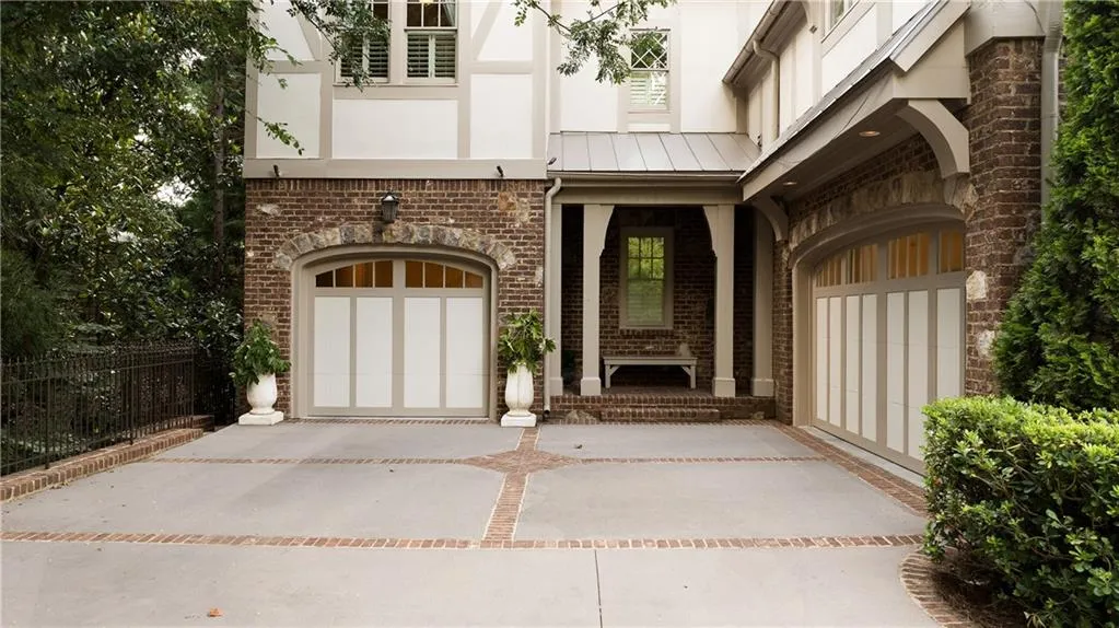 4136 N Stratford Road Ne, Atlanta, Georgia 30342, 6 Bedrooms Bedrooms, ,7 BathroomsBathrooms,Residential,For Sale,4136 N Stratford Road Ne,7627296