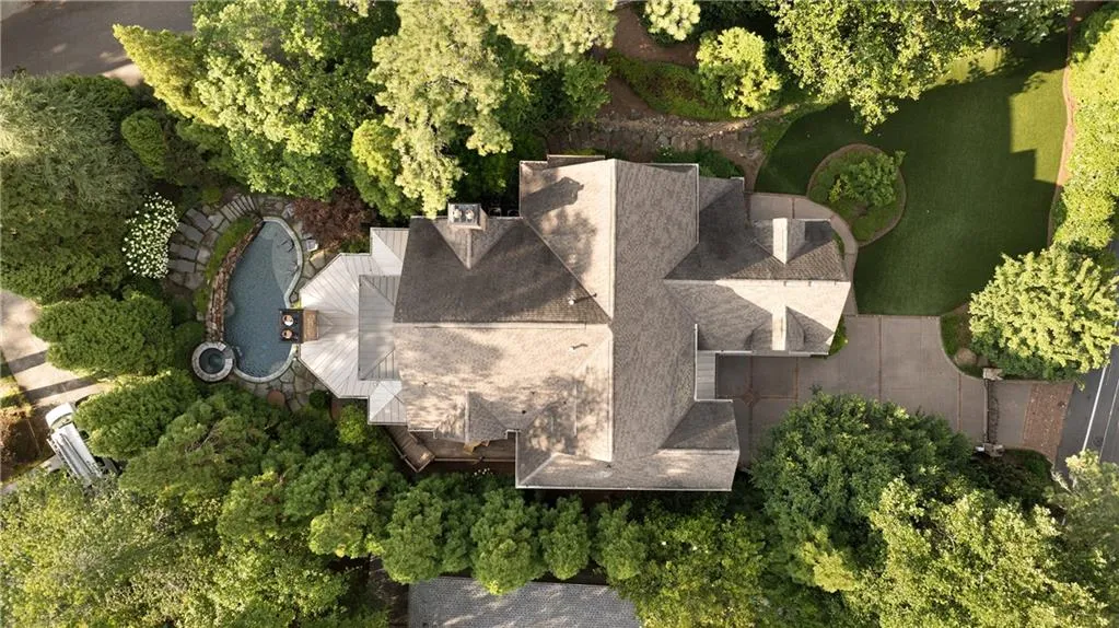 4136 N Stratford Road Ne, Atlanta, Georgia 30342, 6 Bedrooms Bedrooms, ,7 BathroomsBathrooms,Residential,For Sale,4136 N Stratford Road Ne,7627296