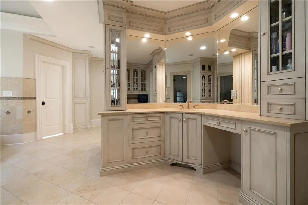 4136 N Stratford Road Ne, Atlanta, Georgia 30342, 6 Bedrooms Bedrooms, ,7 BathroomsBathrooms,Residential,For Sale,4136 N Stratford Road Ne,7627296
