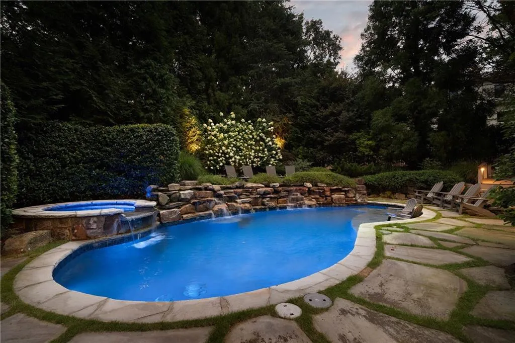 4136 N Stratford Road Ne, Atlanta, Georgia 30342, 6 Bedrooms Bedrooms, ,7 BathroomsBathrooms,Residential,For Sale,4136 N Stratford Road Ne,7627296