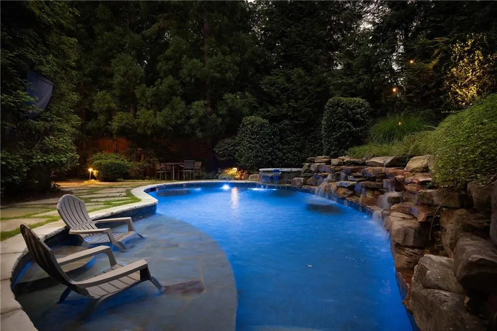 4136 N Stratford Road Ne, Atlanta, Georgia 30342, 6 Bedrooms Bedrooms, ,7 BathroomsBathrooms,Residential,For Sale,4136 N Stratford Road Ne,7627296