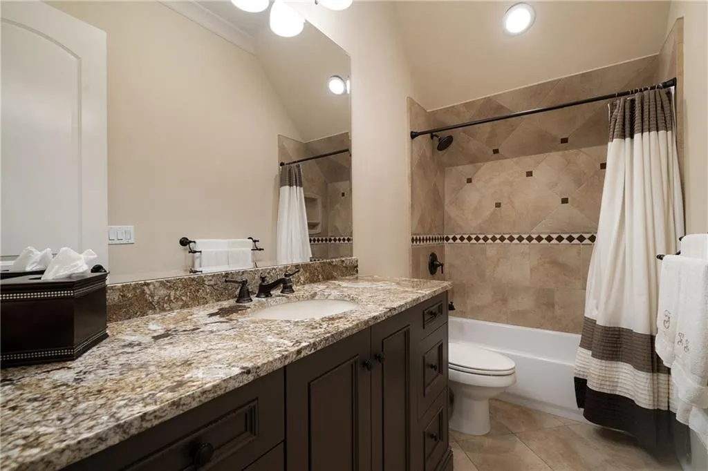 4136 N Stratford Road Ne, Atlanta, Georgia 30342, 6 Bedrooms Bedrooms, ,7 BathroomsBathrooms,Residential,For Sale,4136 N Stratford Road Ne,7627296
