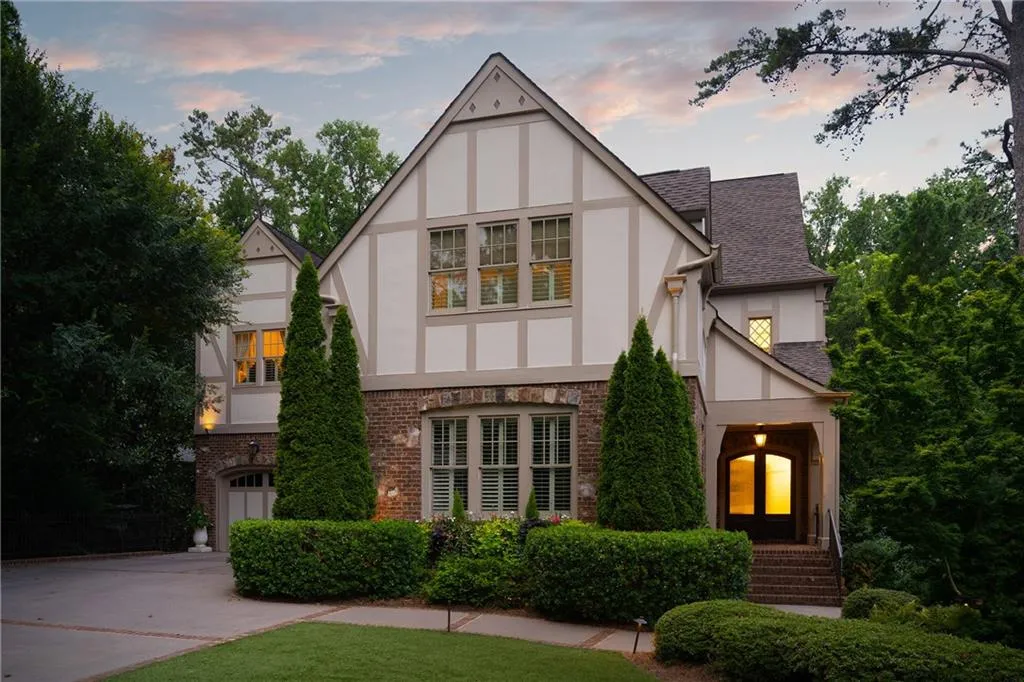 4136 N Stratford Road Ne, Atlanta, Georgia 30342, 6 Bedrooms Bedrooms, ,7 BathroomsBathrooms,Residential,For Sale,4136 N Stratford Road Ne,7627296