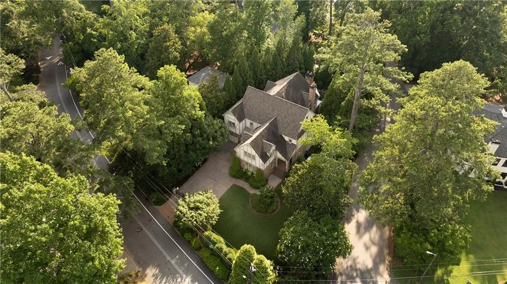4136 N Stratford Road Ne, Atlanta, Georgia 30342, 6 Bedrooms Bedrooms, ,7 BathroomsBathrooms,Residential,For Sale,4136 N Stratford Road Ne,7627296
